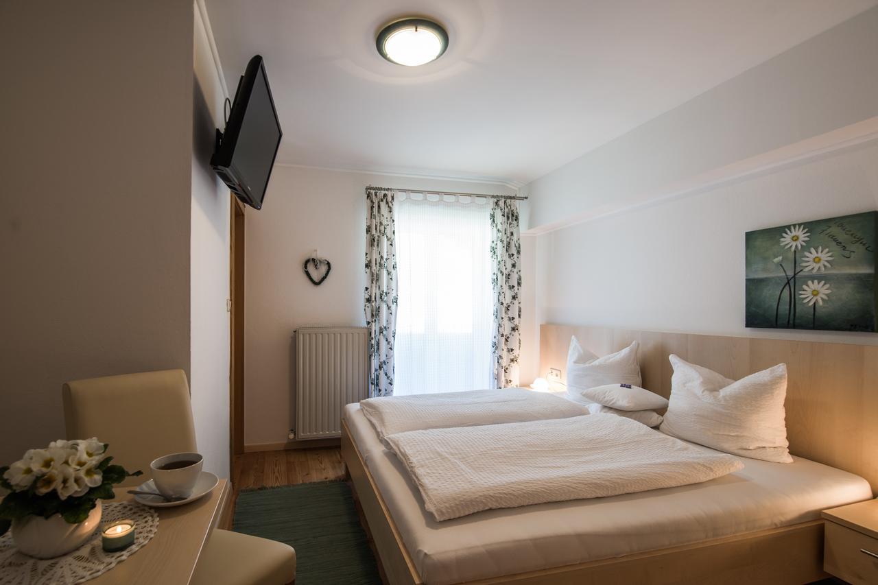 Gaestehaus Walpurga Russbach am Pass Gschütt Kültér fotó