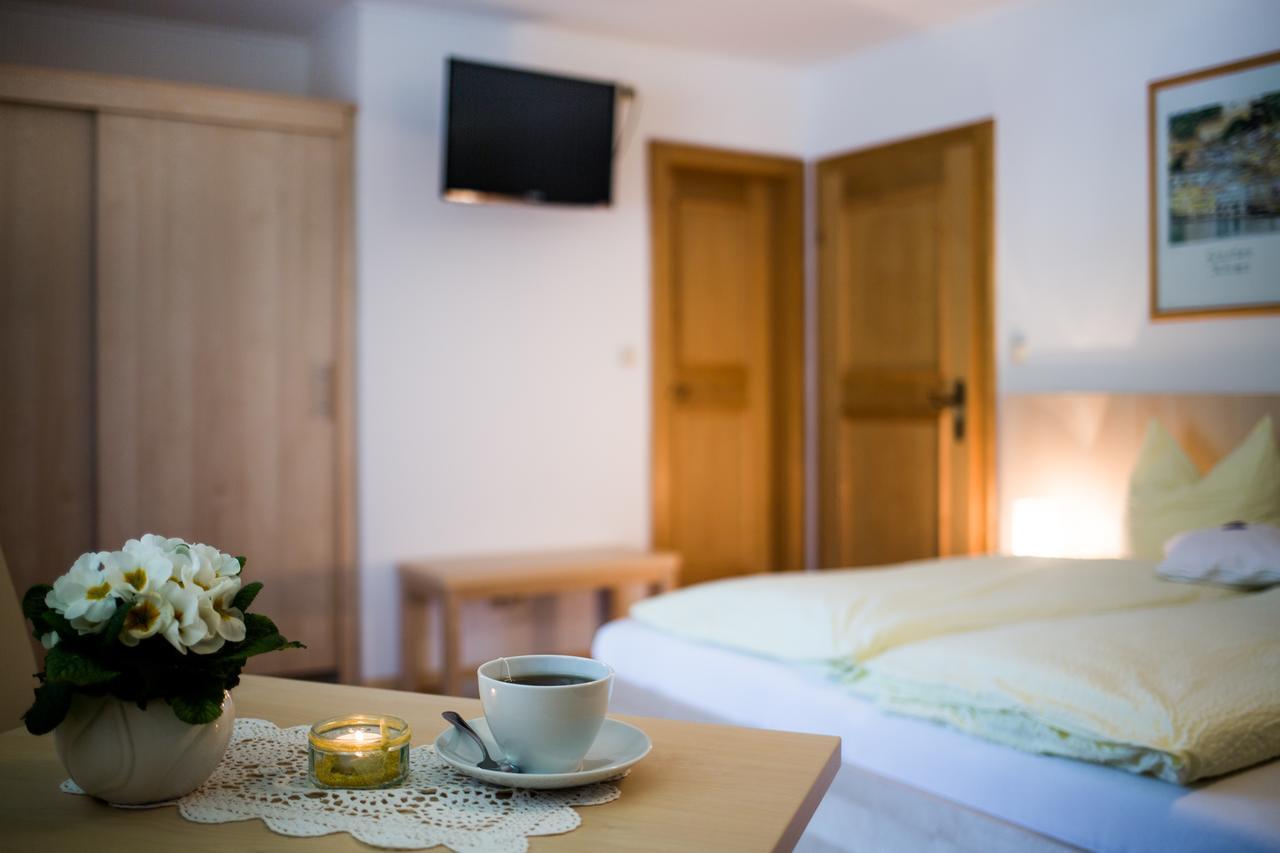 Gaestehaus Walpurga Russbach am Pass Gschütt Kültér fotó